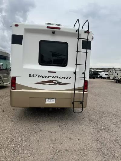 Consignment 2013 Thor Motor Coach Windsport 33G — photo 3