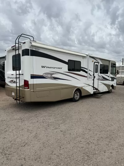 Consignment 2013 Thor Motor Coach Windsport 33G — photo 4