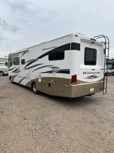 Consignment 2013 Thor Motor Coach Windsport 33G — photo 5