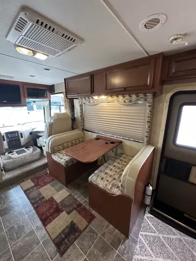 Consignment 2013 Thor Motor Coach Windsport 33G — photo 10