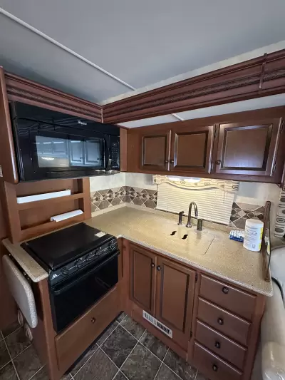 Consignment 2013 Thor Motor Coach Windsport 33G — photo 14
