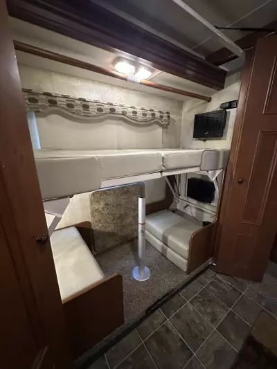 Consignment 2013 Thor Motor Coach Windsport 33G — photo 15