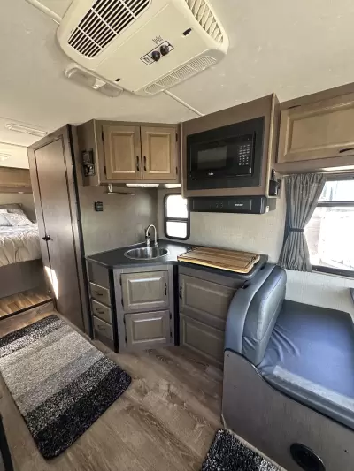 Consignment 2019 Thor Motor Coach Majestic 28A — photo 15
