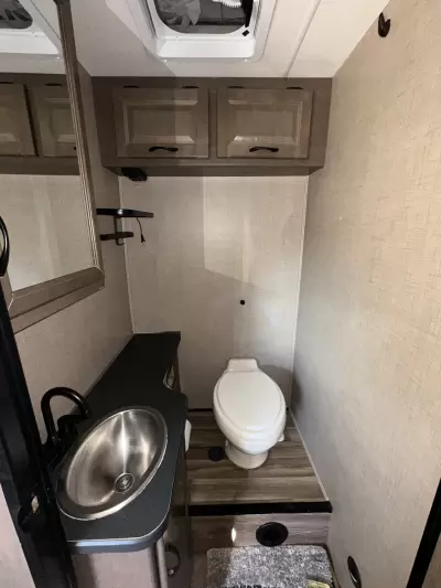 Consignment 2019 Thor Motor Coach Majestic 28A — photo 18