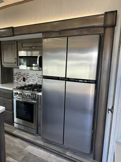 Consignment 2020 Forest River Sandpiper 321RL — photo 12