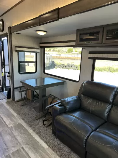 Consignment 2020 Forest River Sandpiper 321RL — photo 17