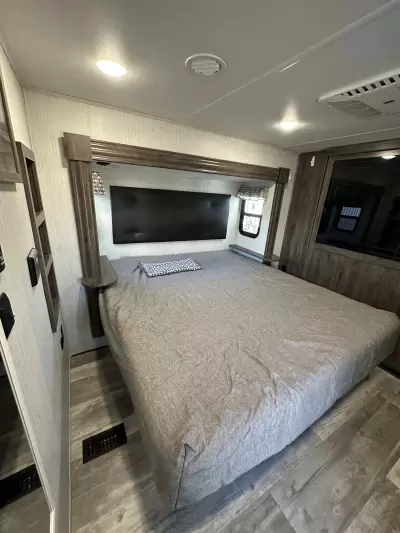 Consignment 2020 Forest River Sandpiper 321RL — photo 24