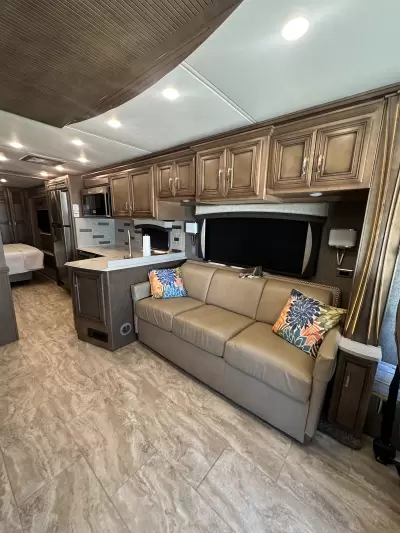 Consignment 2019 Newmar Ventana LE 3426 — photo 10